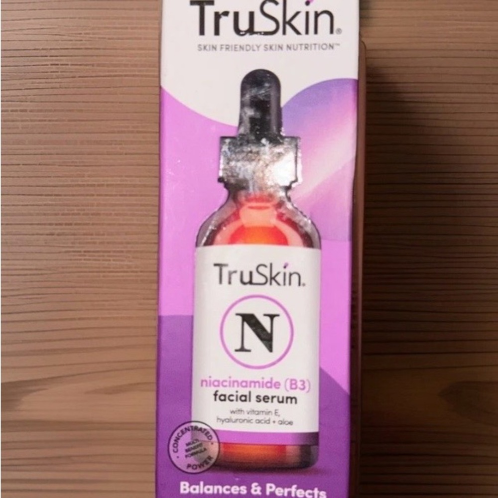 Skin Niacinamide B3 Facial Serum - Purple and White